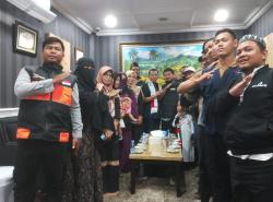 Misi Kemanusiaan: Komunitas Karawang Kirim Bantuan Ambulan untuk Warga Gaza