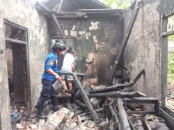 Rumah Warga Kuningan Nyaris Ludes Terbakar Diduga Akibat Korsleting Listrik