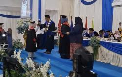 Sebanyak 403 Mahasiswa Universitas Labuhanbatu Diwisuda