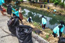 Potret Bersih Sungai Hari Bersih-bersih Sedunia 2024