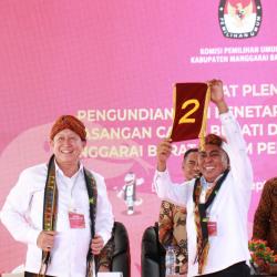 Para Tua Adat di Kecamatan Pacar Minta Restu Leluhur untuk Mendoakan Edi-Weng Tetap Menjadi Bupati