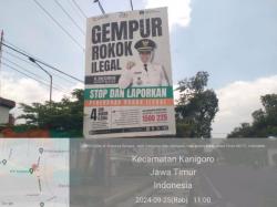 Potensi Ditunggangi Petahana, Bawaslu Blitar Didesak Bersihkan Baliho Pemkab Bergambar Bupati