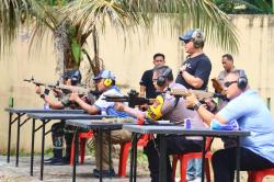 Dalam Rangka Cooling System, Forkopimda dan Personil Polres Dumai Lakukan Latihan Menembak