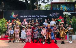 WaterBoom Lippo Cikarang Gelar Batik Fashion Show Competition