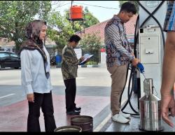 Gerak Cepat Disperindag Tindak Aduan Masyarakat, Satu SPBU di Karawang Kota di Uji Takar