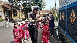 Polisi Sahabat Anak, Polres Garut Wujudkan Kebiasaan Tertib Lalu Lintas Sejak Dini