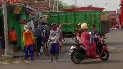 Truk Tabrak Pick Up dan Hantam Pejalan Kaki di Bojonegoro Hingga Meninggal Dunia