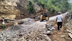 Pasca Longsor Pemkab Garut Buka Jalan Alternatif di Jalur Pendeuy, Aktivitas Warga Berangsur Pulih