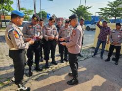 Kapolres Dumai Pimpin Langsung Kegiatan Bagi Buku Saku Netralitas Polri, Dalam Rangka Hadapi Pilkada