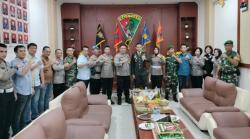 Solidaritas TNI-Polri Polres Batu Bara Beri Kado Nasi Tumpeng di HUT TNI Ke-79