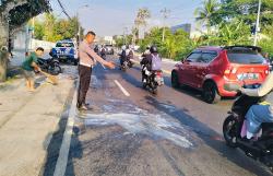 Viral! 2 Motor Adu Banteng di Grajen Wates, 2 Korban Terluka