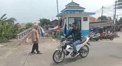 Terobos Palang Pintu Kereta, Pemotor di Serang Banten Tewas Terpental Lima Meter