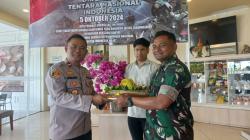 Polsek Tanjungjaya Beri Kejutan Tumpeng di HUT TNI ke-79, Pererat Sinergitas dengan Koramil Sukaraja