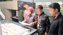 Bawaslu Kota Bima Cek Langsung Proses Cetak Surat Suara Pilkada di Jawa, Ini Catatannya