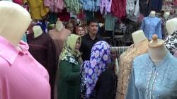 Kaesang Blusukan di Pasar Induk Purwodadi Beli 2 Stel Pakaian Anak-Anak