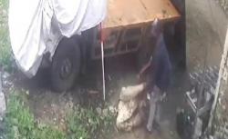 Pemulung Gasak 2 Aki Truk di Salah Satu Bengkel di Depok