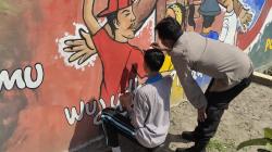 Belasan Seniman Melukis Mural Kampanyekan Pilkada Aman, dan Tolak Judi Online