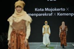 Batik Kota Mojokerto Kembali Curi Perhatian, Tampil di JMFW 2025