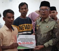 Pemkab Pidie Jaya Salurkan Rp425 Juta Zakat dan Infaq untuk Pembanguan 5 Unit Rumah