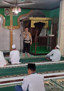 Kapolsubsektor Pimpin Langsung Kegiatan, Sampaikan Pesan Kamtibmas Kepada Jemaah di Masjid Arafah