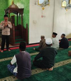 Laksanakan Edukasi Rumah Ibadah, Kanit Lantas Polsek Ajak Jemaah Jalin Silaturahim dan Persatuan