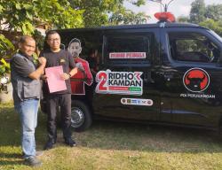 Bantu 2 Mobil Layanan, M Nurdin Arahkan Pendukungnya Menangkan PDIP di Pilkada Kuningan