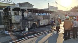 Bus Medali Mas Jurusan Malang-Merak Ludes Terbakar Akibat Konsleting Listrik di Ruang Mesin