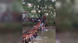 Jembatan Taman Cadika Medan Roboh Akibat Kelebihan Muatan, Puluhan Orang Tercebur ke Danau