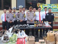 Jaga Kondusifitas, Ratusan Knalpot Brong dan Oplosan Disita Polres Cianjur