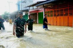 Ngeri! Tanggul Sungai Seruway Jebol Sebabkan Banjir, Dandim Kerahkan Ratusan Personil TNI