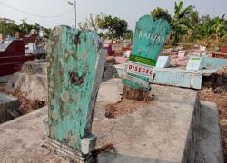 20 Makam Dipasang Segel Pengadilan Negeri Indramayu, Ada Apa?