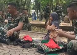 Viral Prajurit TNI Borong Buku yang Dijual Gadis Kecil, Banjir Pujian dan Doa dari Netizen