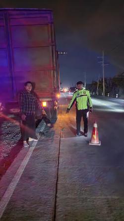 Kecelakaan Maut di Cerme, Pengendara Motor Asal Lamongan Tewas Tabrak Truk Mogok