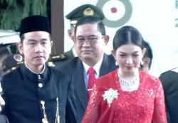 Gibran Tiba di Gedung MPR Pakai Busana Adat Betawi, Selvy Ananda Kenakan Kebaya Merah Cerah