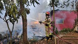 Masak Nasi di Tungku lalu Ditinggal, Tiga Rumah Warga di Purwakarta Hangus Terbakar