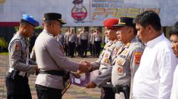 Kapolres Tasikmalaya Kota Beri Penghargaan kepada Personel Berprestasi dan Warga