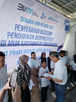 Prima Husada Cipta Medan Giat Gotong-royong dan Berikan Bantuan Siswa Berprestasi