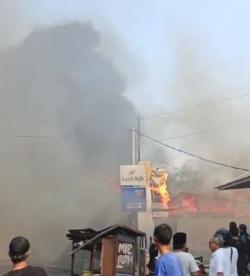 Kebakaran Hebat di Jalan Raya Tajur Bogor, Sejumlah Kios dan Bengkel Terbakar