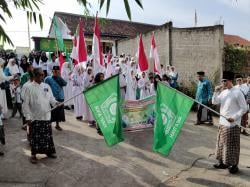 Peringati Hari Santri, Ribuan Santri di Kabupaten Batang Gelar Kirab Merah Putih