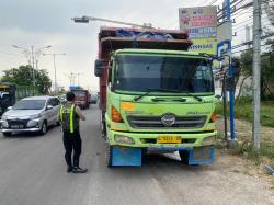 Puluhan Truk Terjaring Razia Operasi Semeru 2024 di Gresik