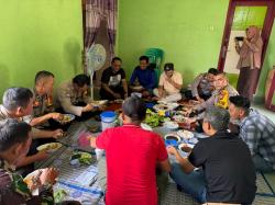 Polsek Bukit Kapur Gelar Kegiatan Jumat Berkah Berupa Makan Siang Bersama Toloh Masyarakat