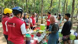 Unik Bisa Jajan di Pasar Kuliner Tempo Dulu di Hutan Wisata Sendang Sinawah