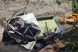 Pikap Angkut Ikan Masuk Sungai, Tiga Penumpang Luka - luka