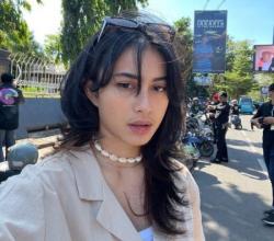 Artis Cantik, Sintya Marisca Hobi Motoran Vespa