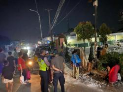 Pagar Masjid Baitussalam di Balaraja Tangerang Roboh Ditabrak Truk Tanah   