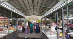 Daya Beli Menurun, Pedagang Pasar Probolinggo Siasati Dengan Berjualan di Belakang Pabrik Tekstil