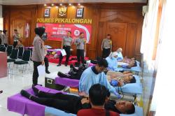 73 Kantong Darah Berhasil Dikumpulkan dalam Giat Donor Darah HUT Humas Ke-73 di Polres Pekalongan