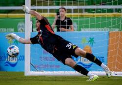 Keren Bang Paes! Maarten Paes Raih Penghargaan Save of The Year MLS 2024