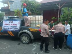 Polsek Gumelar Salurkan Bantuan Air Bersih untuk Desa Tlaga