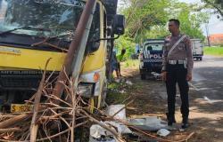 Kecelakaan di Lamongan Hari Ini Truk Oleng Tabrak Pikap dan Motor